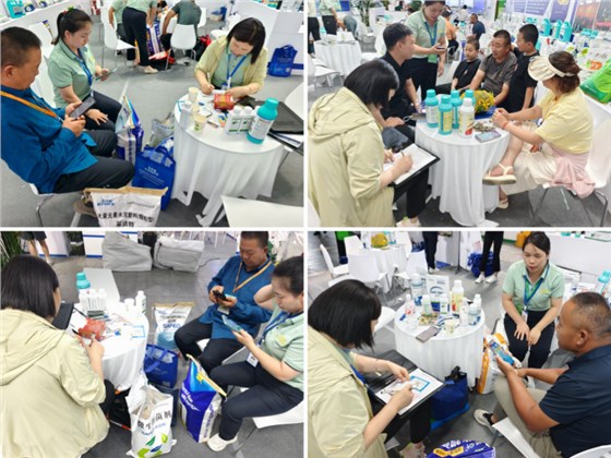 新疆植保会-现场签单.png